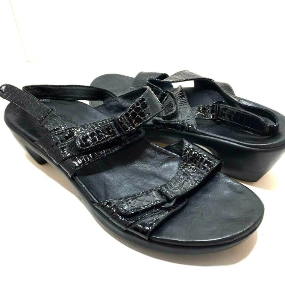 Aravon | Shoes | Aravon Katy Sandals Size B Black | Poshmark